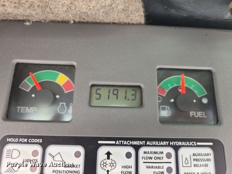 image for item EI4171 2006 Bobcat S300 skid steer loader