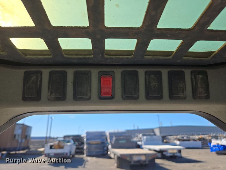 image for item EI4171 2006 Bobcat S300 skid steer loader