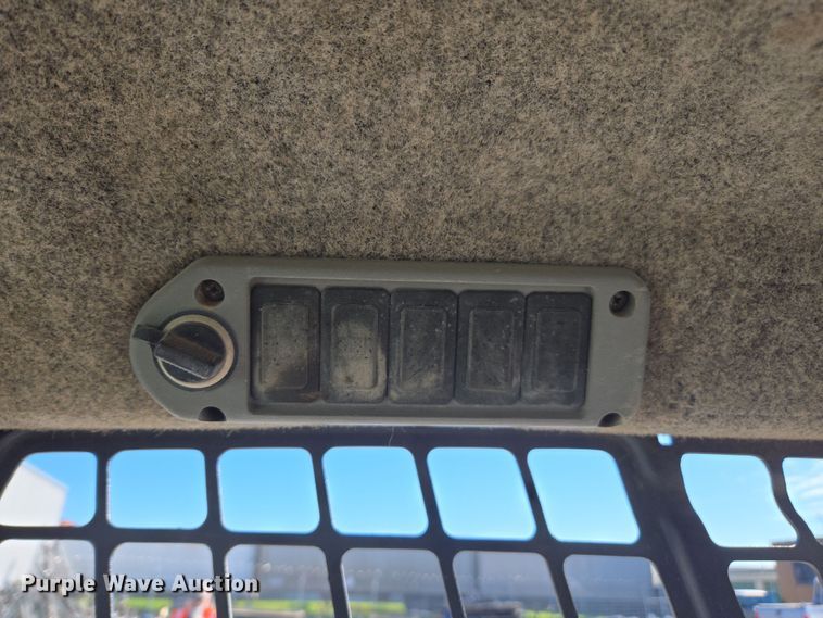 image for item EI4171 2006 Bobcat S300 skid steer loader