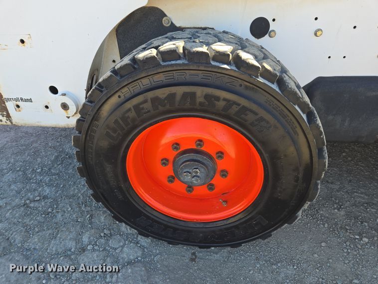 image for item EI4171 2006 Bobcat S300 skid steer loader