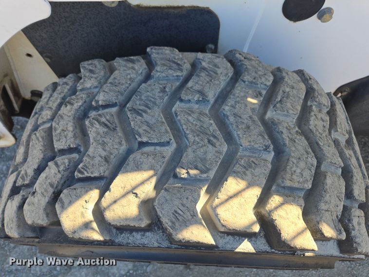 image for item EI4171 2006 Bobcat S300 skid steer loader