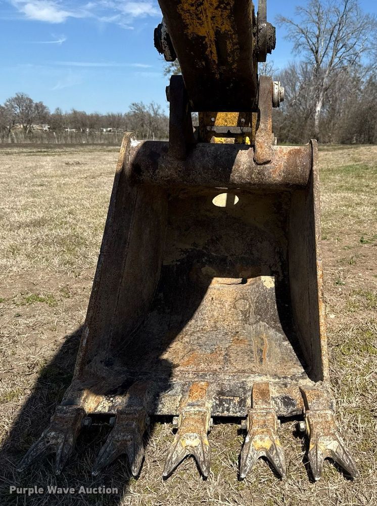 image for item EJ3484 2003 New Holland LB75 backhoe