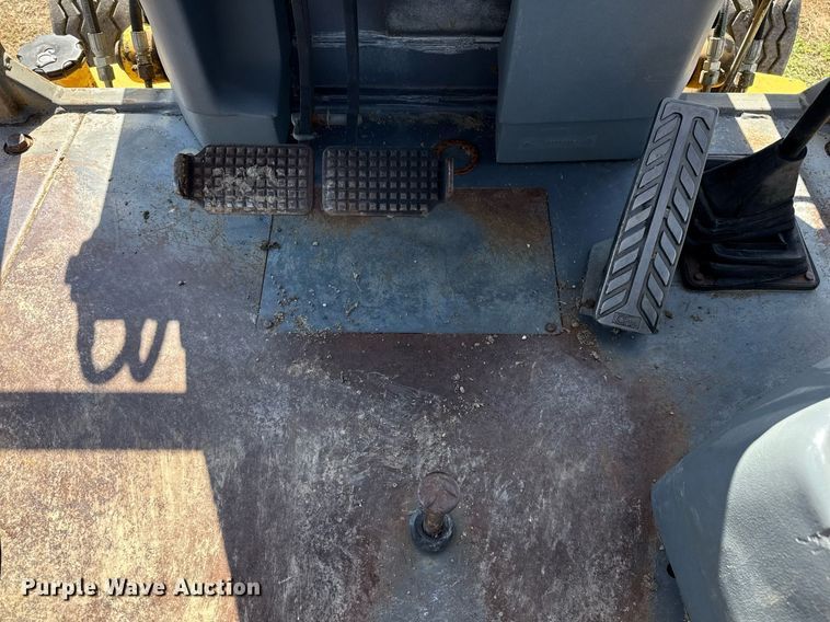 image for item EJ3484 2003 New Holland LB75 backhoe