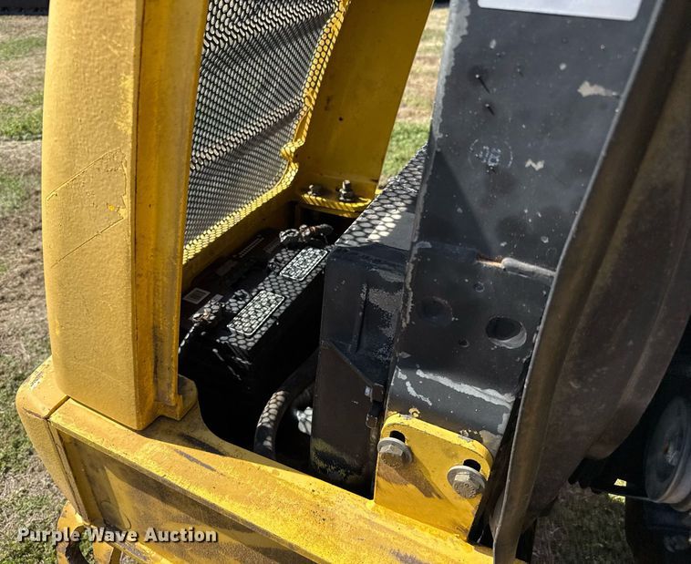 image for item EJ3484 2003 New Holland LB75 backhoe