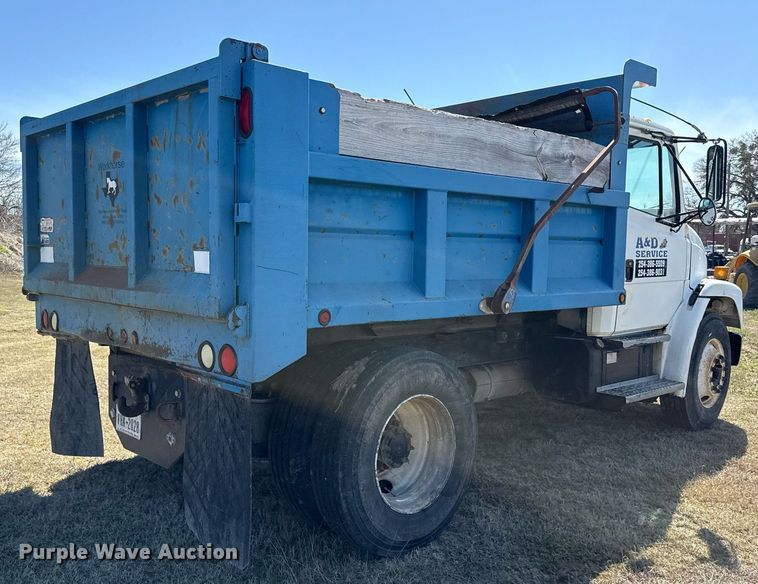 image for item EJ3486 2001 Freightliner FL70 dump truck