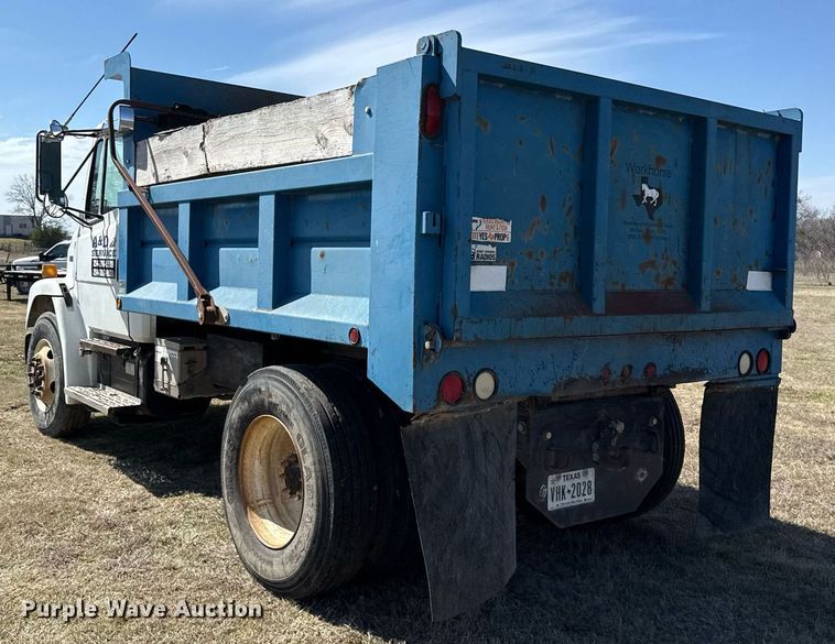 image for item EJ3486 2001 Freightliner FL70 dump truck