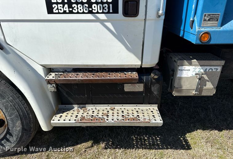 image for item EJ3486 2001 Freightliner FL70 dump truck