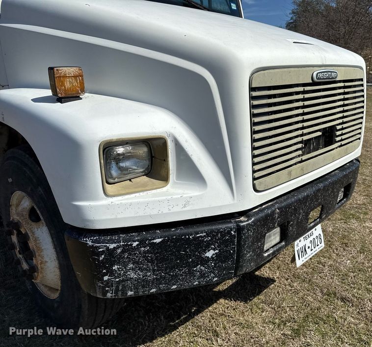 image for item EJ3486 2001 Freightliner FL70 dump truck