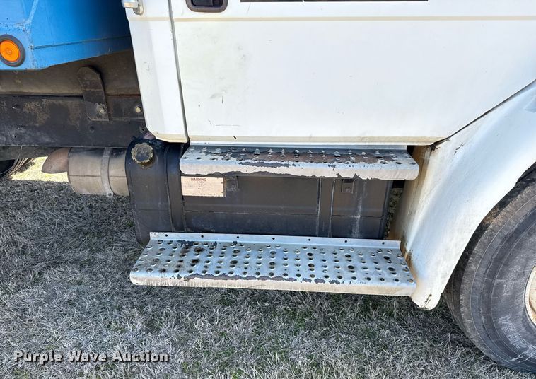 image for item EJ3486 2001 Freightliner FL70 dump truck