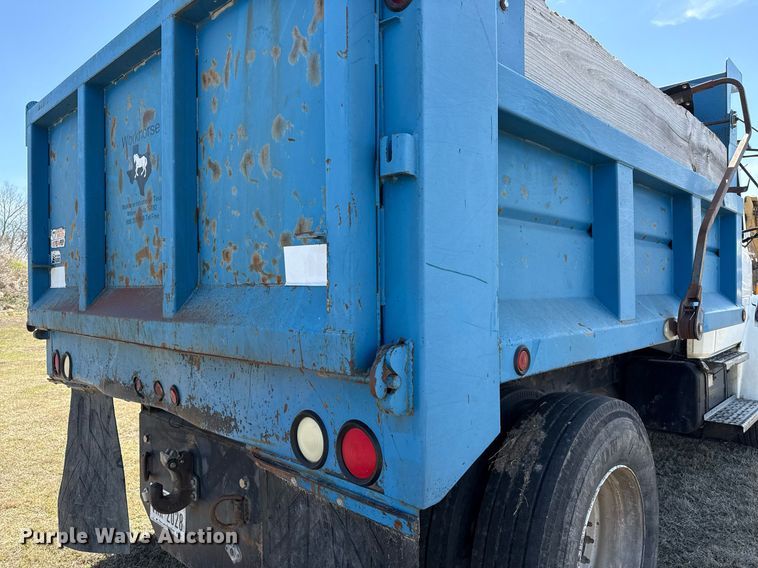 image for item EJ3486 2001 Freightliner FL70 dump truck
