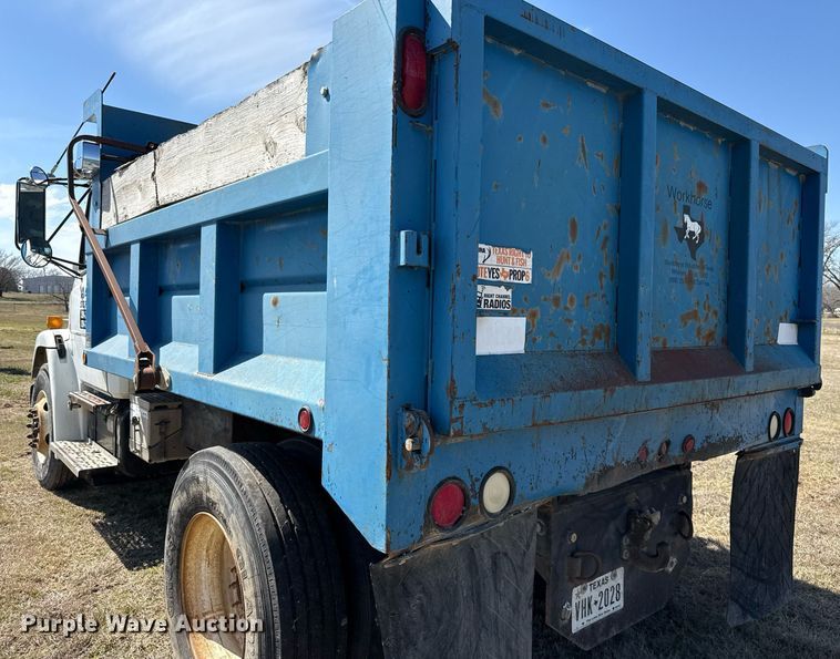 image for item EJ3486 2001 Freightliner FL70 dump truck