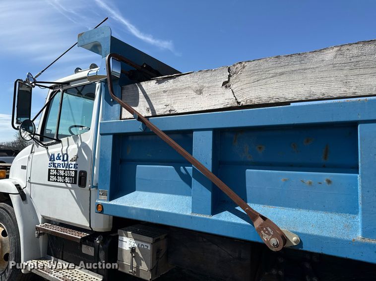 image for item EJ3486 2001 Freightliner FL70 dump truck