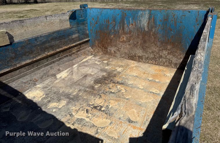 image for item EJ3486 2001 Freightliner FL70 dump truck