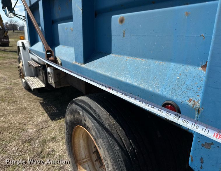 image for item EJ3486 2001 Freightliner FL70 dump truck