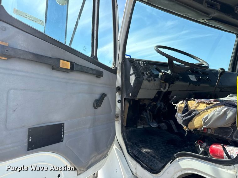 image for item EJ3486 2001 Freightliner FL70 dump truck