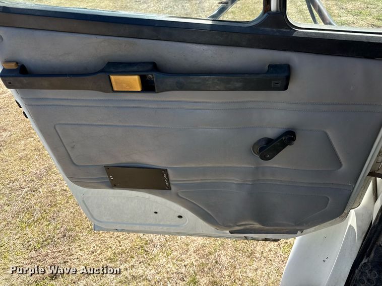 image for item EJ3486 2001 Freightliner FL70 dump truck