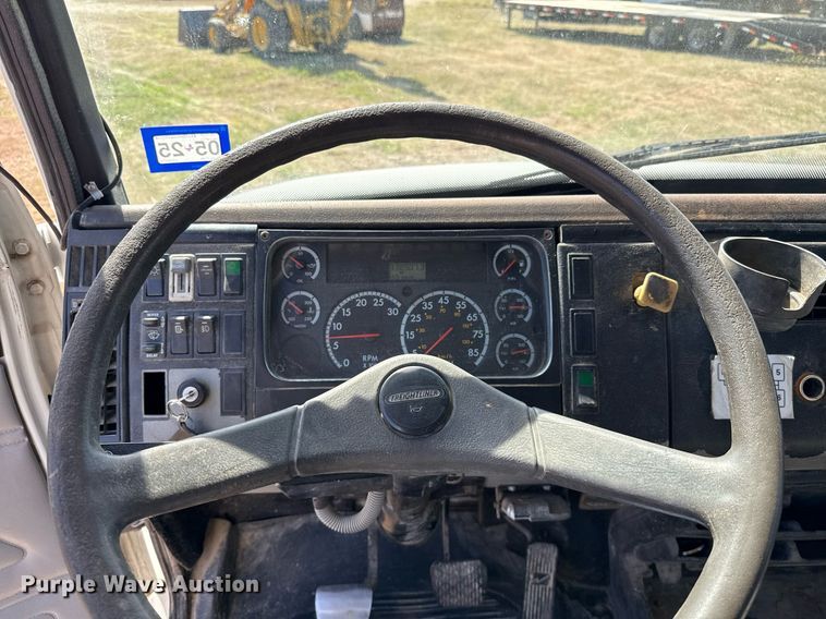 image for item EJ3486 2001 Freightliner FL70 dump truck