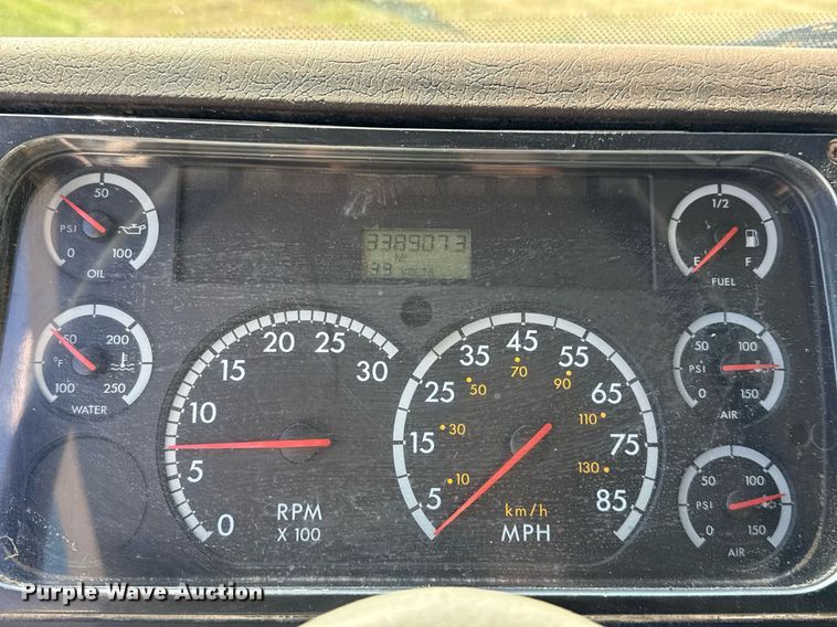 image for item EJ3486 2001 Freightliner FL70 dump truck