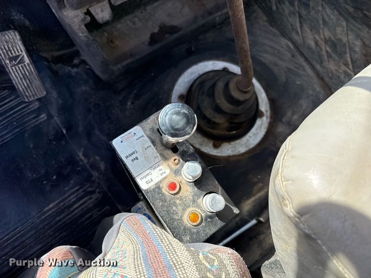 image for item EJ3486 2001 Freightliner FL70 dump truck