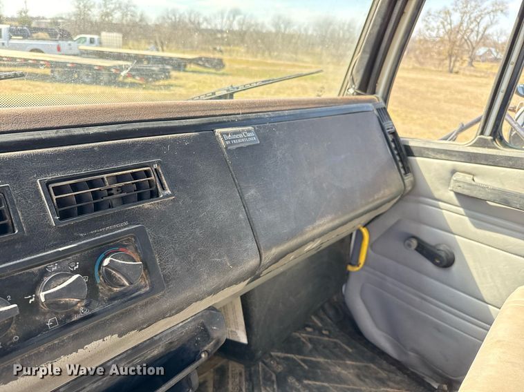 image for item EJ3486 2001 Freightliner FL70 dump truck