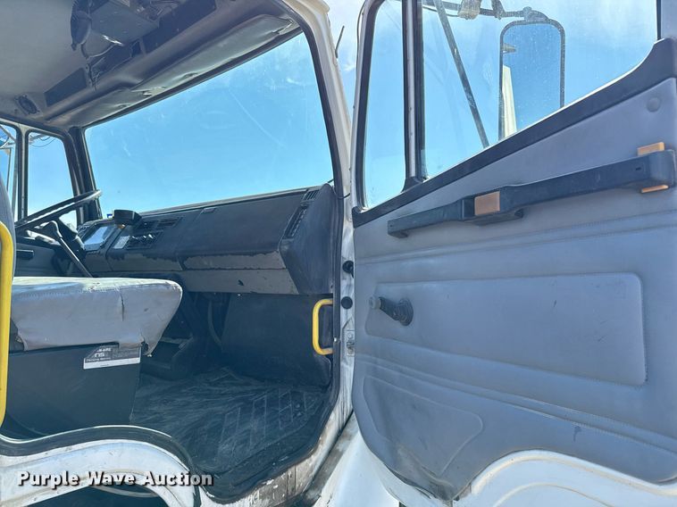 image for item EJ3486 2001 Freightliner FL70 dump truck