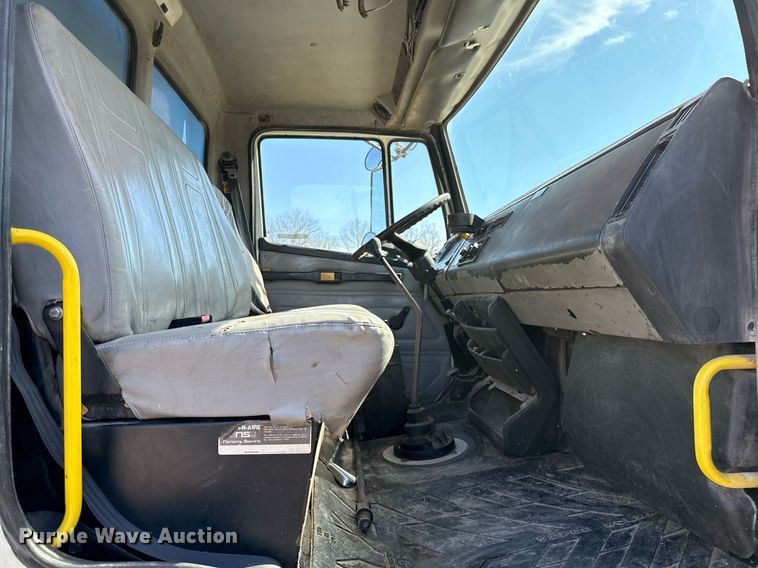 image for item EJ3486 2001 Freightliner FL70 dump truck