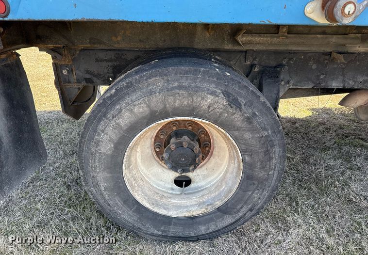 image for item EJ3486 2001 Freightliner FL70 dump truck