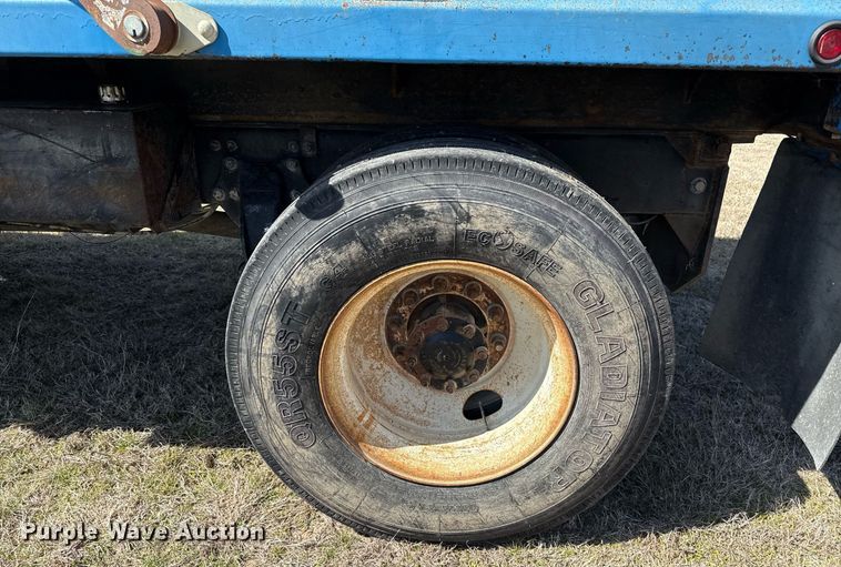 image for item EJ3486 2001 Freightliner FL70 dump truck