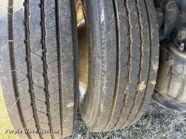 image for item EJ3486 2001 Freightliner FL70 dump truck