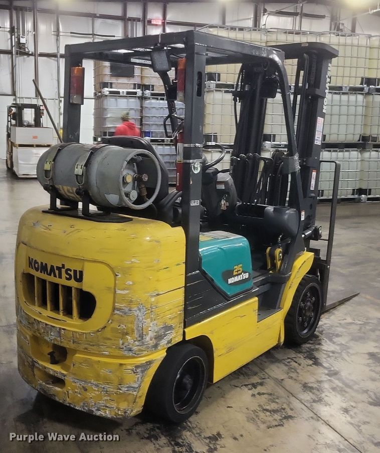 image for item EJ8165 Komatsu FG25GT-14 forklift