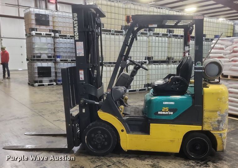 image for item EJ8165 Komatsu FG25GT-14 forklift
