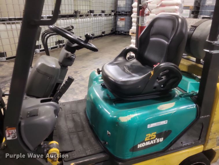 image for item EJ8165 Komatsu FG25GT-14 forklift