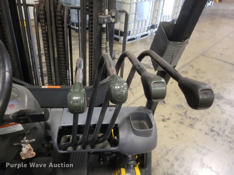 image for item EJ8165 Komatsu FG25GT-14 forklift