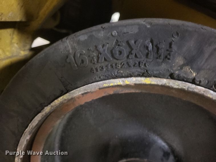 image for item EJ8165 Komatsu FG25GT-14 forklift