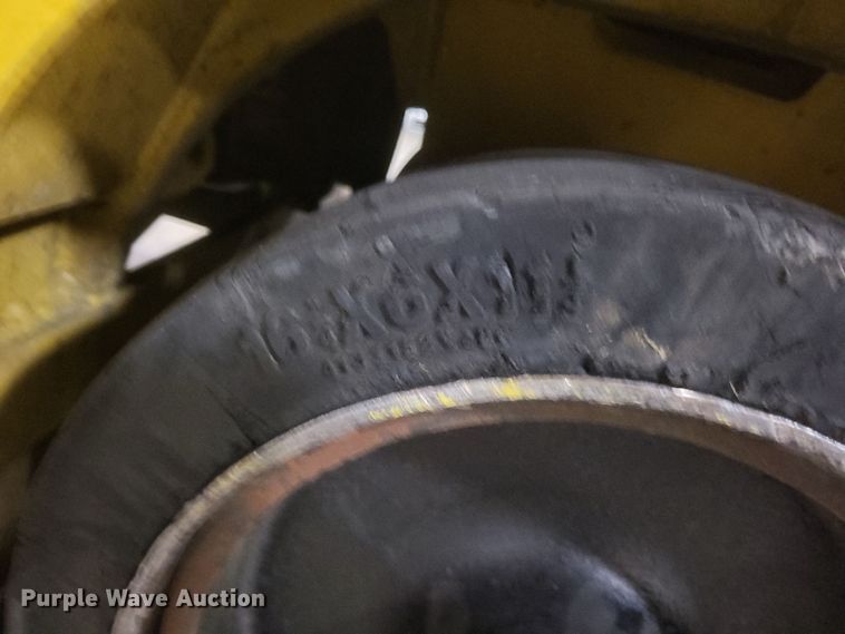 image for item EJ8165 Komatsu FG25GT-14 forklift