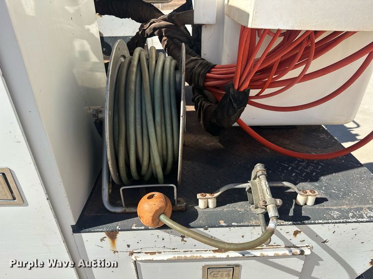 image for item EK0412 2016 Ford F550 Super Duty bucket truck