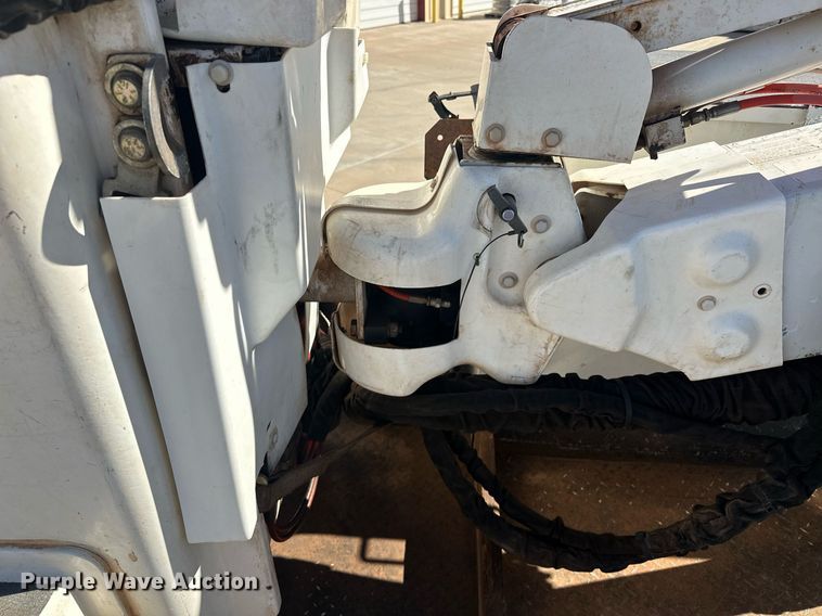 image for item EK0412 2016 Ford F550 Super Duty bucket truck