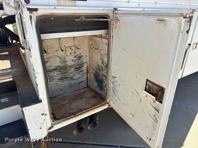 image for item EK0412 2016 Ford F550 Super Duty bucket truck