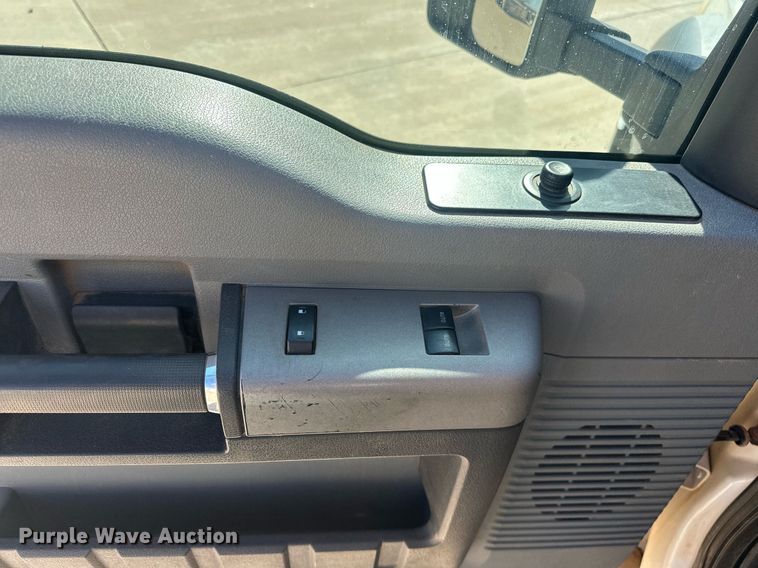 image for item EK0412 2016 Ford F550 Super Duty bucket truck