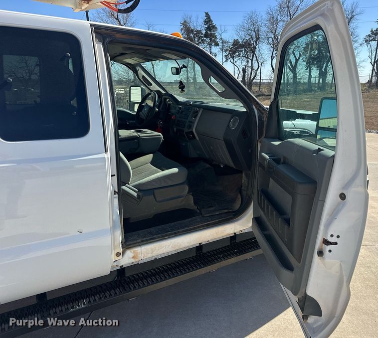 image for item EK0412 2016 Ford F550 Super Duty bucket truck