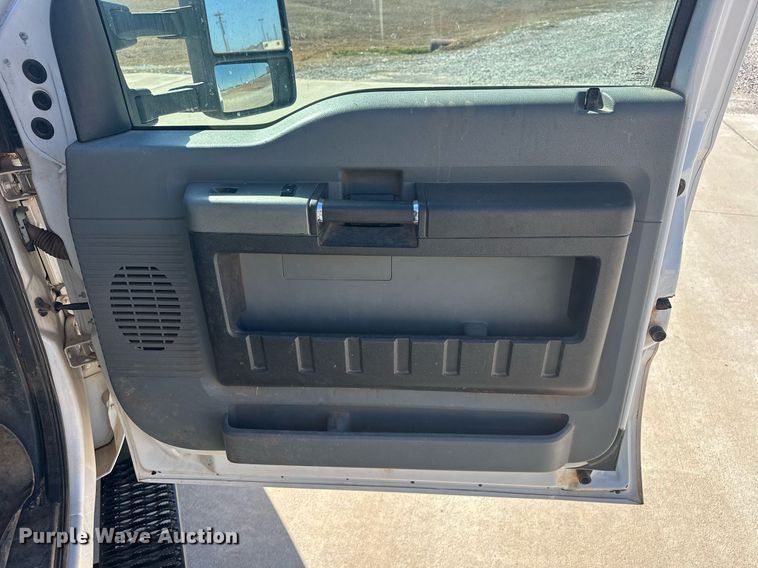 image for item EK0412 2016 Ford F550 Super Duty bucket truck