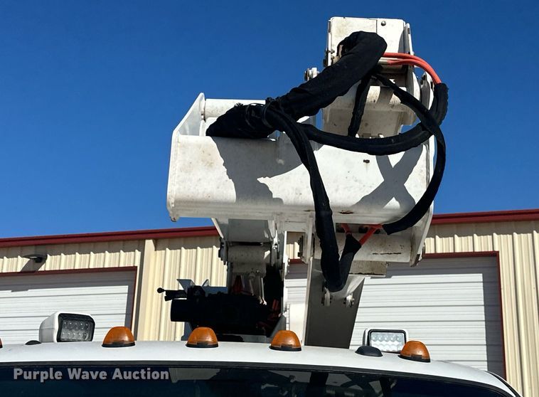image for item EK0413 2016 Ford F550 Super Duty XLT bucket truck