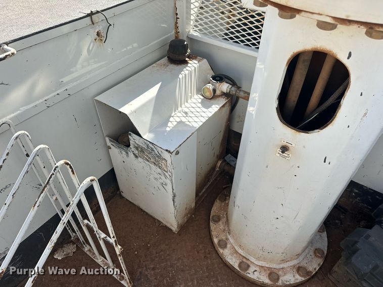 image for item EK0413 2016 Ford F550 Super Duty XLT bucket truck