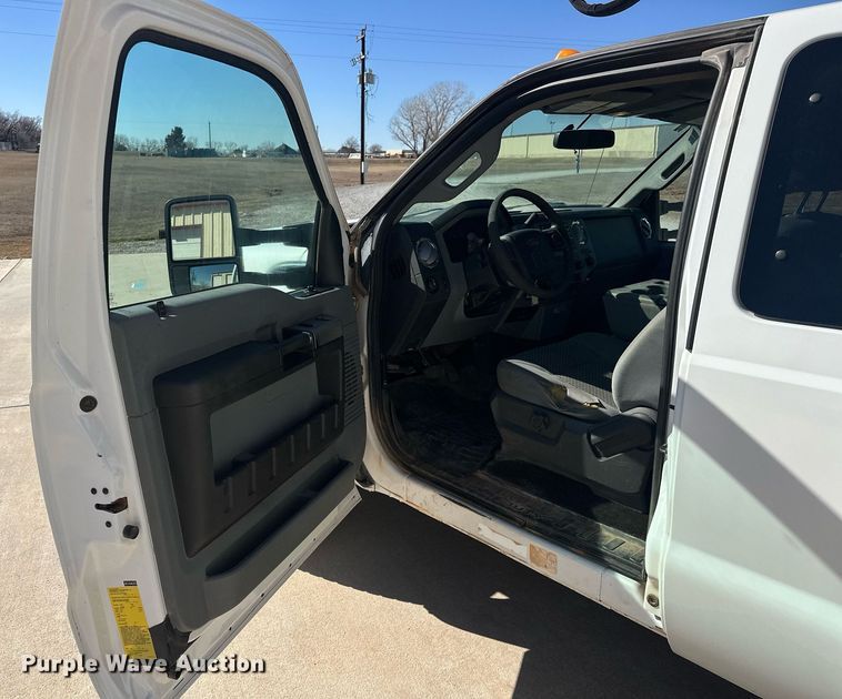 image for item EK0413 2016 Ford F550 Super Duty XLT bucket truck