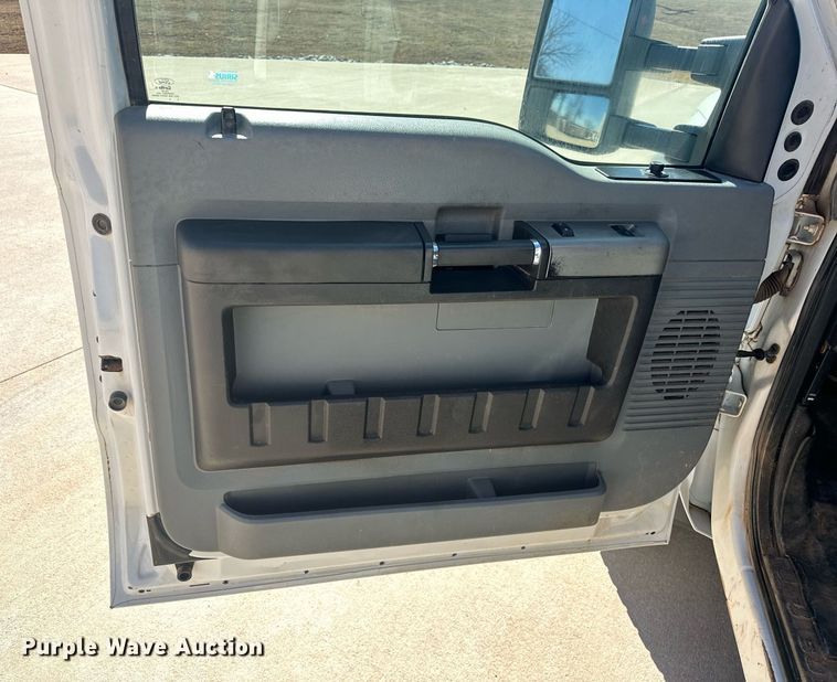 image for item EK0413 2016 Ford F550 Super Duty XLT bucket truck