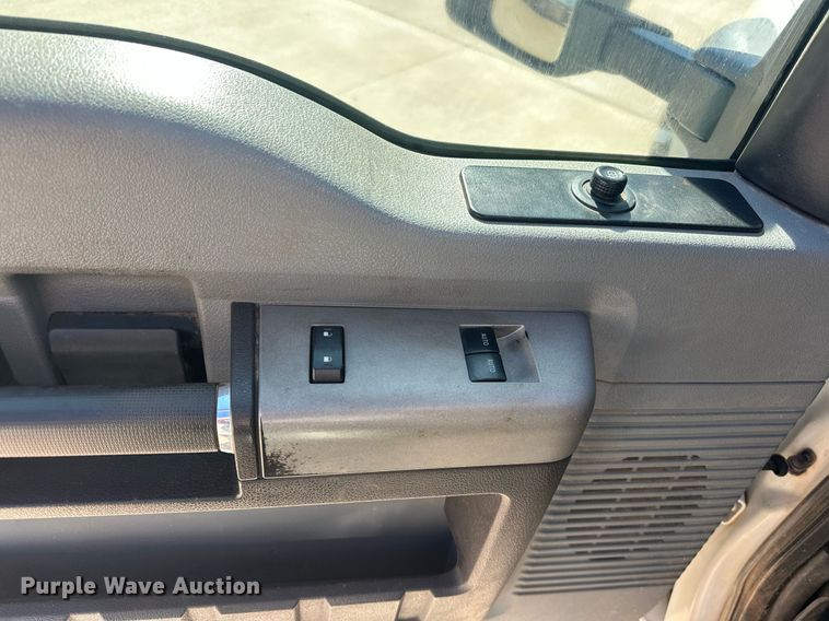 image for item EK0413 2016 Ford F550 Super Duty XLT bucket truck