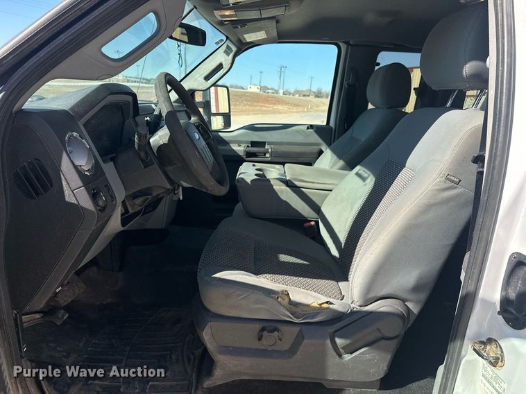 image for item EK0413 2016 Ford F550 Super Duty XLT bucket truck