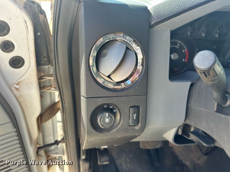 image for item EK0413 2016 Ford F550 Super Duty XLT bucket truck