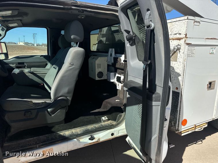 image for item EK0413 2016 Ford F550 Super Duty XLT bucket truck