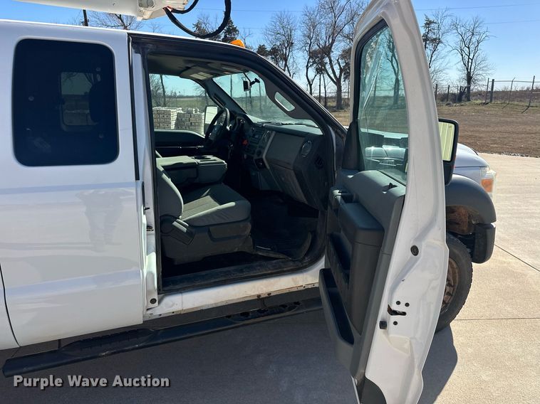 image for item EK0413 2016 Ford F550 Super Duty XLT bucket truck